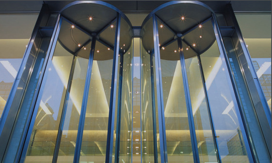 水晶旋转门自动门-酒店方案成品效果图